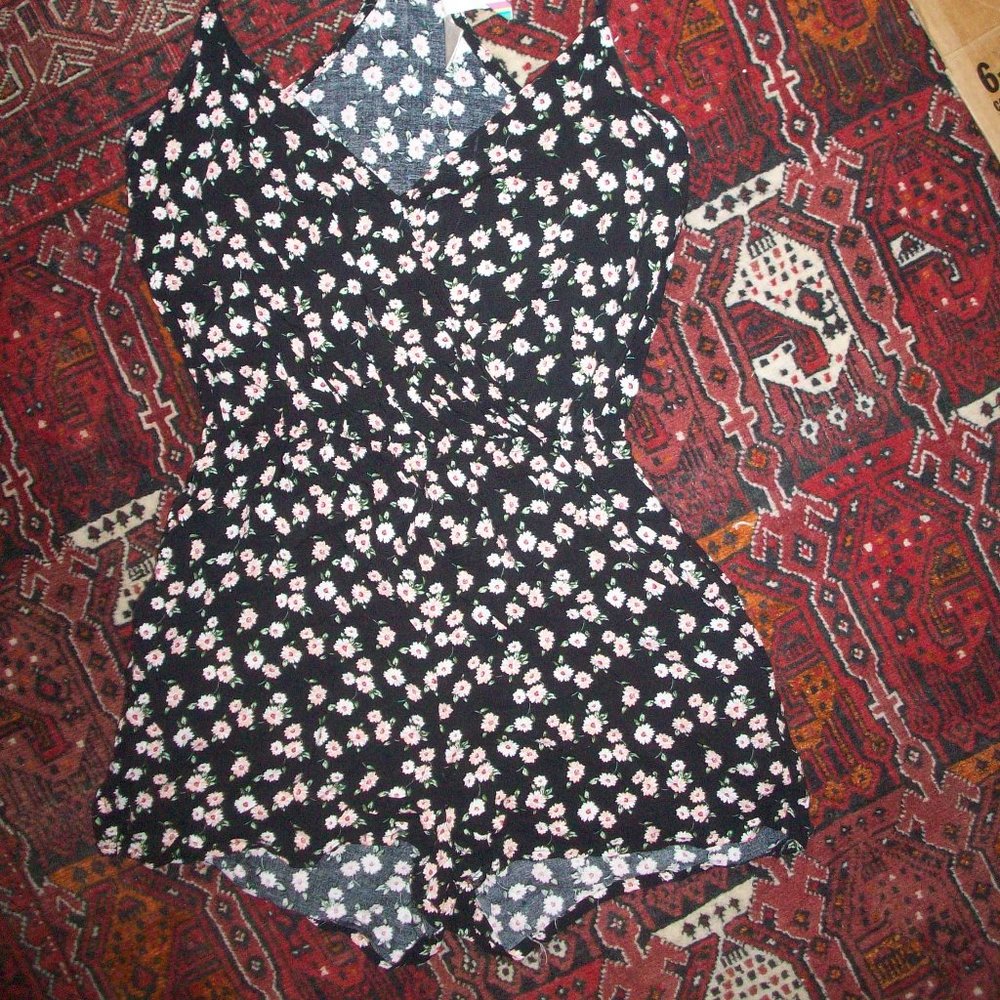 Mimi Chica Nordstrom Jr Romper Size S Sleeveless Racer Back Floral Black overall